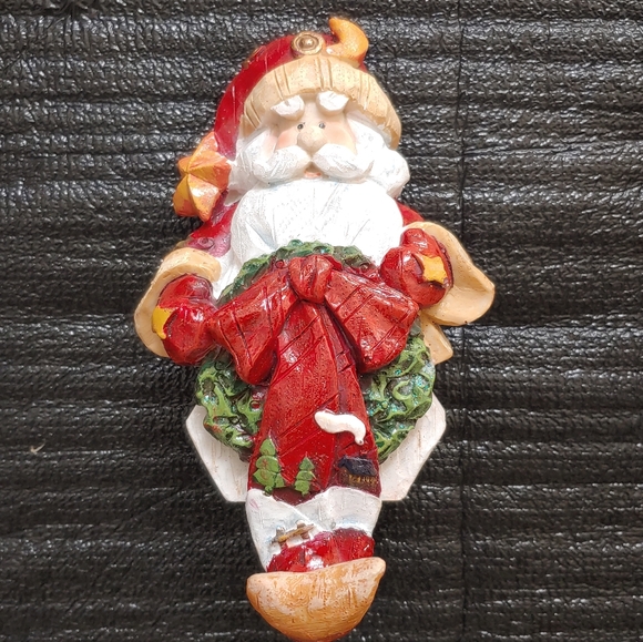 FOUR Christmas holiday figurines. Santa Claus Snowman stocking shelf decorations - Picture 7 of 16